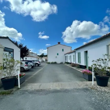 Nice House With Garden In A Private *